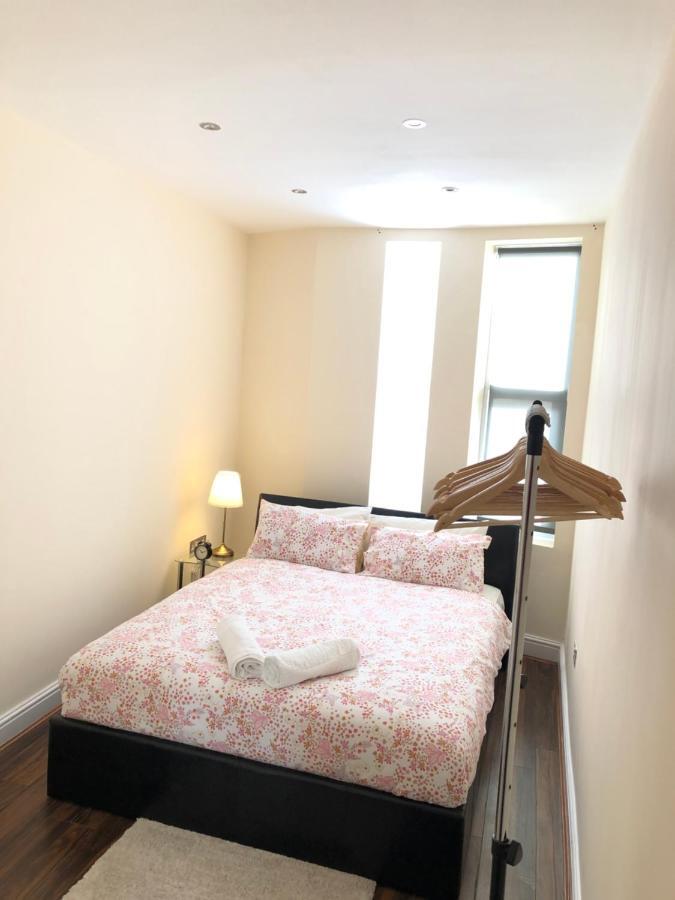 Greater London Holiday Let @ Hanwellアパートメント エクステリア 写真