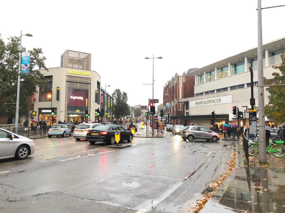 Greater London Holiday Let @ Hanwellアパートメント エクステリア 写真